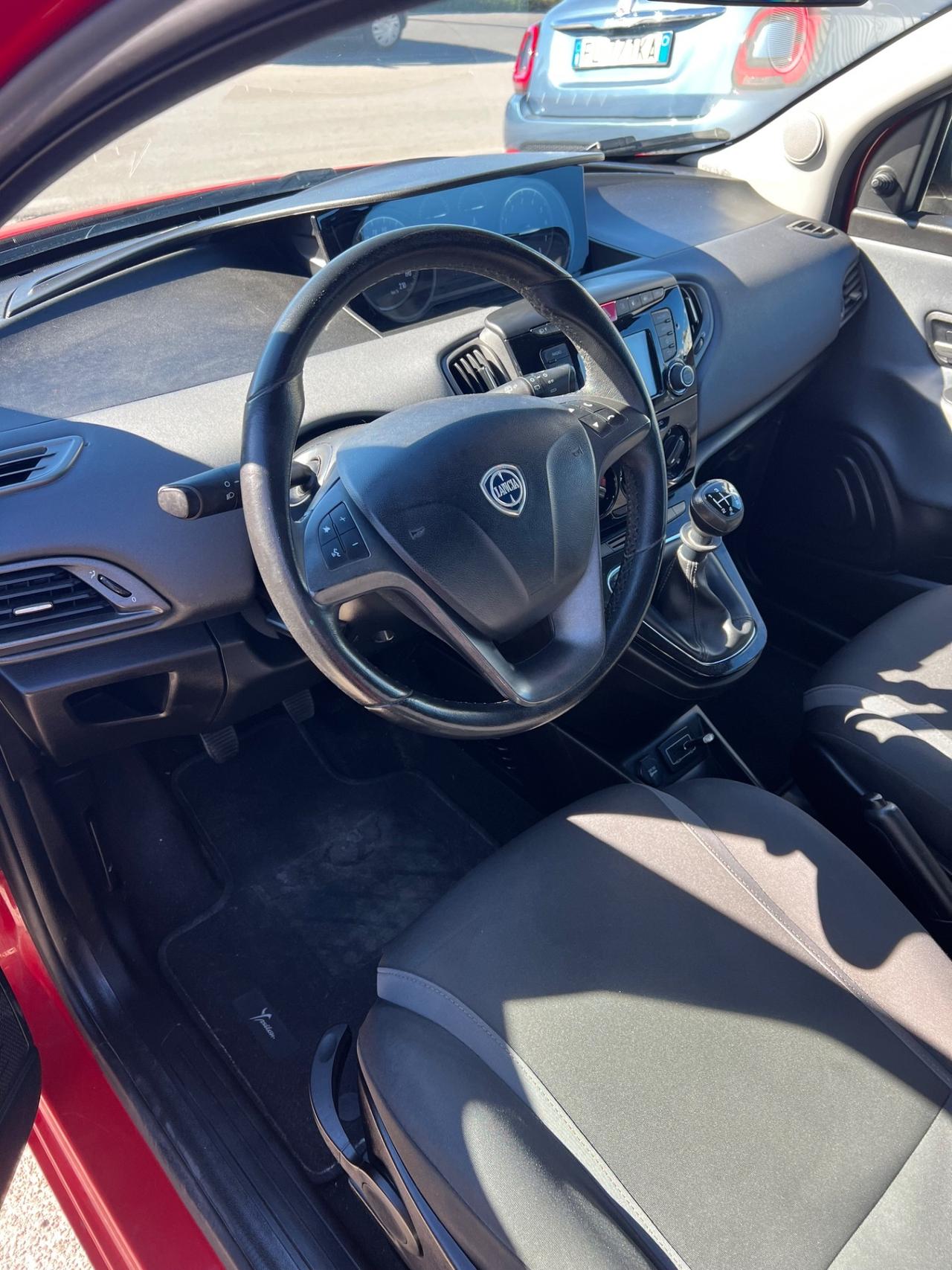 Lancia Ypsilon 1.2 69 CV 5 porte GPL Ecochic Silver