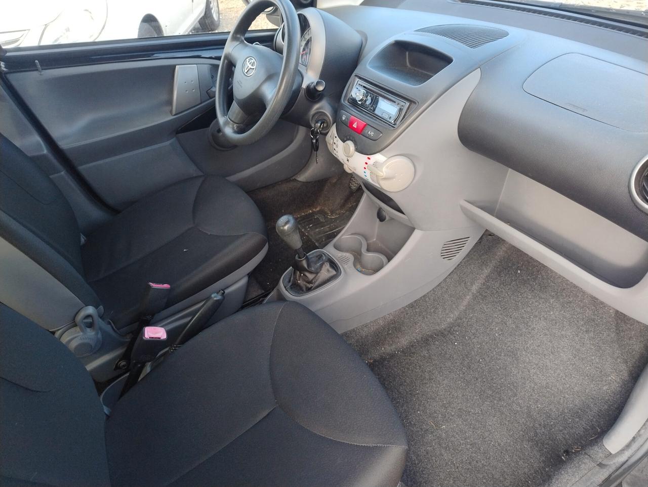 Toyota Aygo 1.0 12V VVT-i 5 porte Sol Connect Red Edition