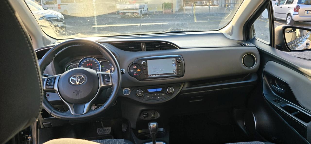 Toyota Yaris 1.5 Hybrid tagliandi Toyota ben accessoriata