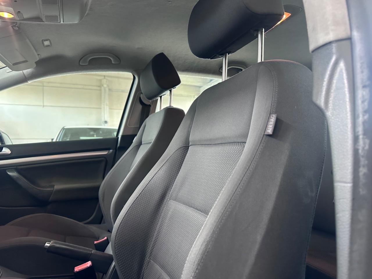 Volkswagen Golf 1.6 16V FSI 5p. Sportline