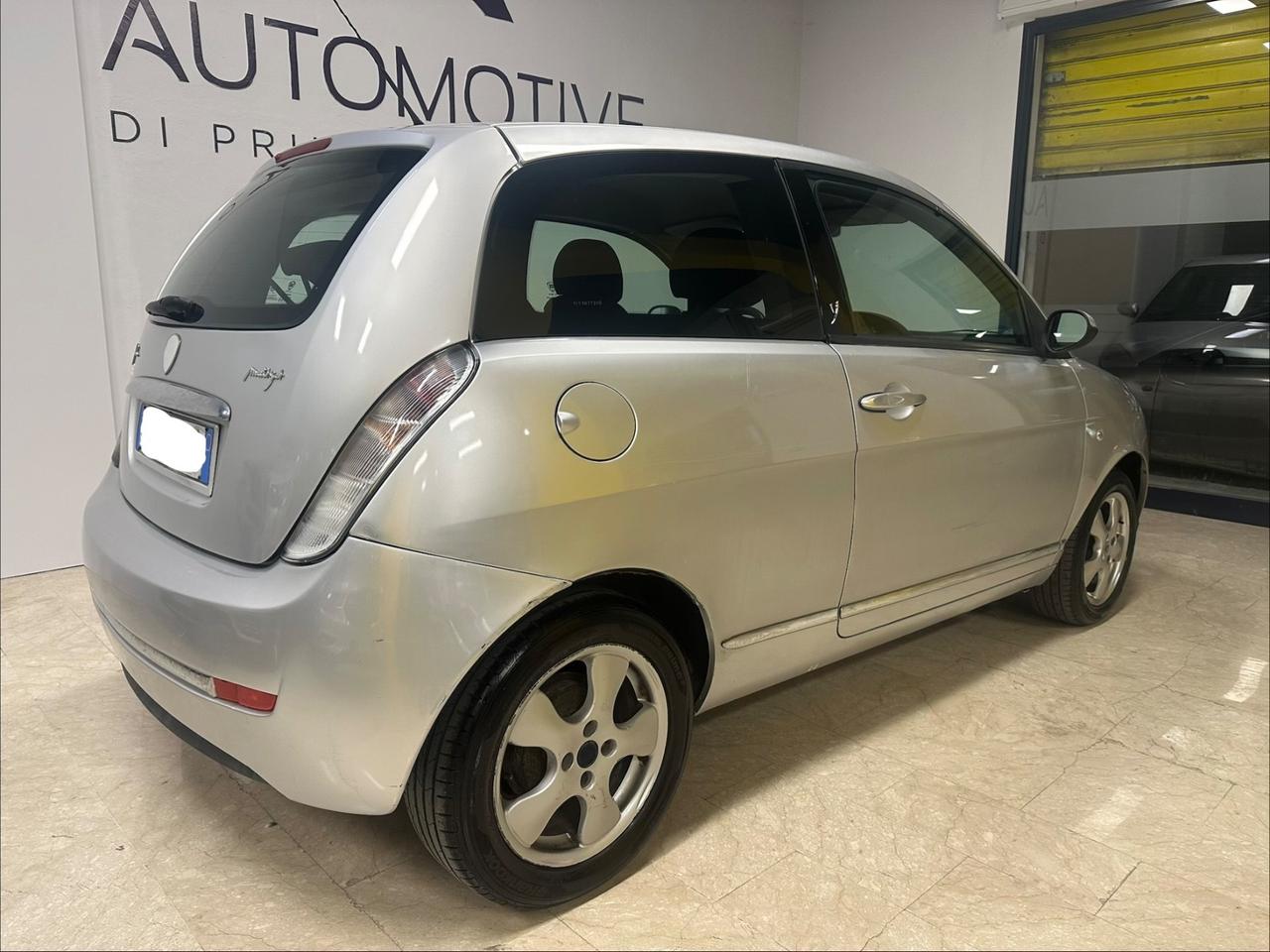 Lancia Ypsilon 1.3 MJT 90 CV Oro Bianco