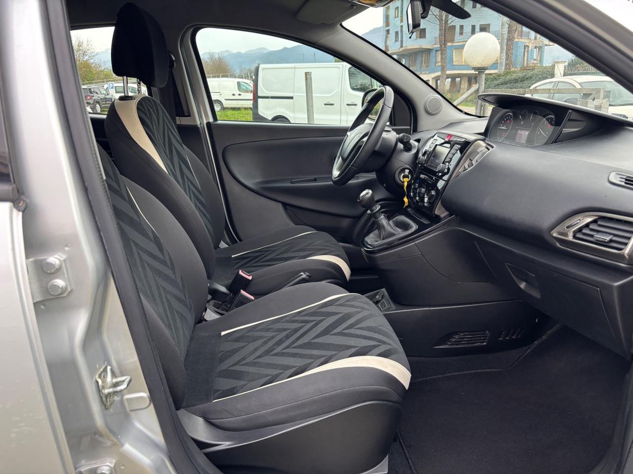 Lancia Ypsilon 1.2 69CV GPL Ecochic Gold-2017