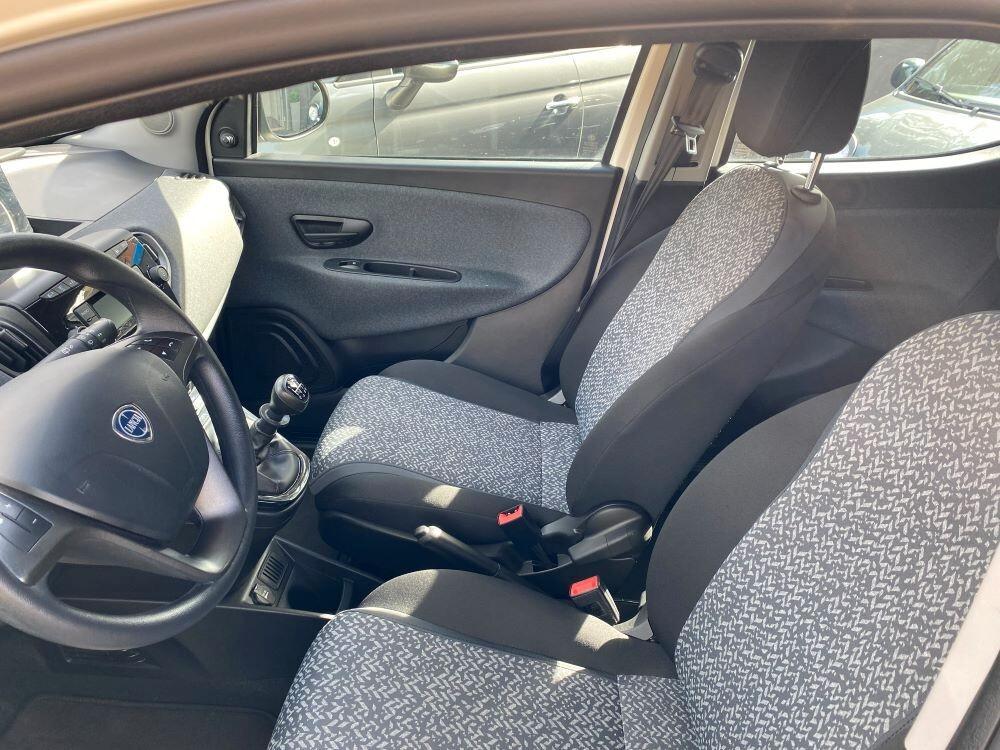 Lancia Ypsilon 1.0 FireFly 5 porte S&S Hybrid Ecochic Silver