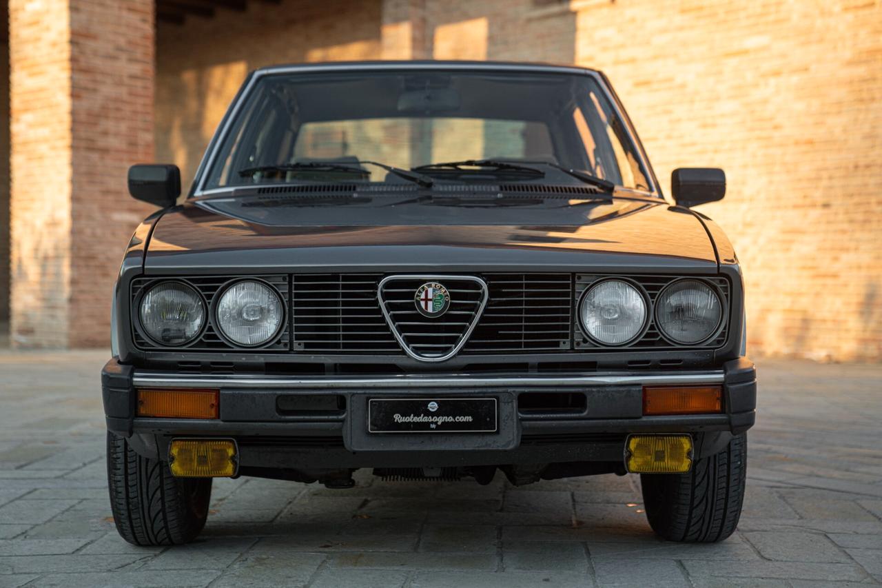 Alfa Romeo Alfetta INIEZIONE QUADRIFOGLIO ORO - ALF00234