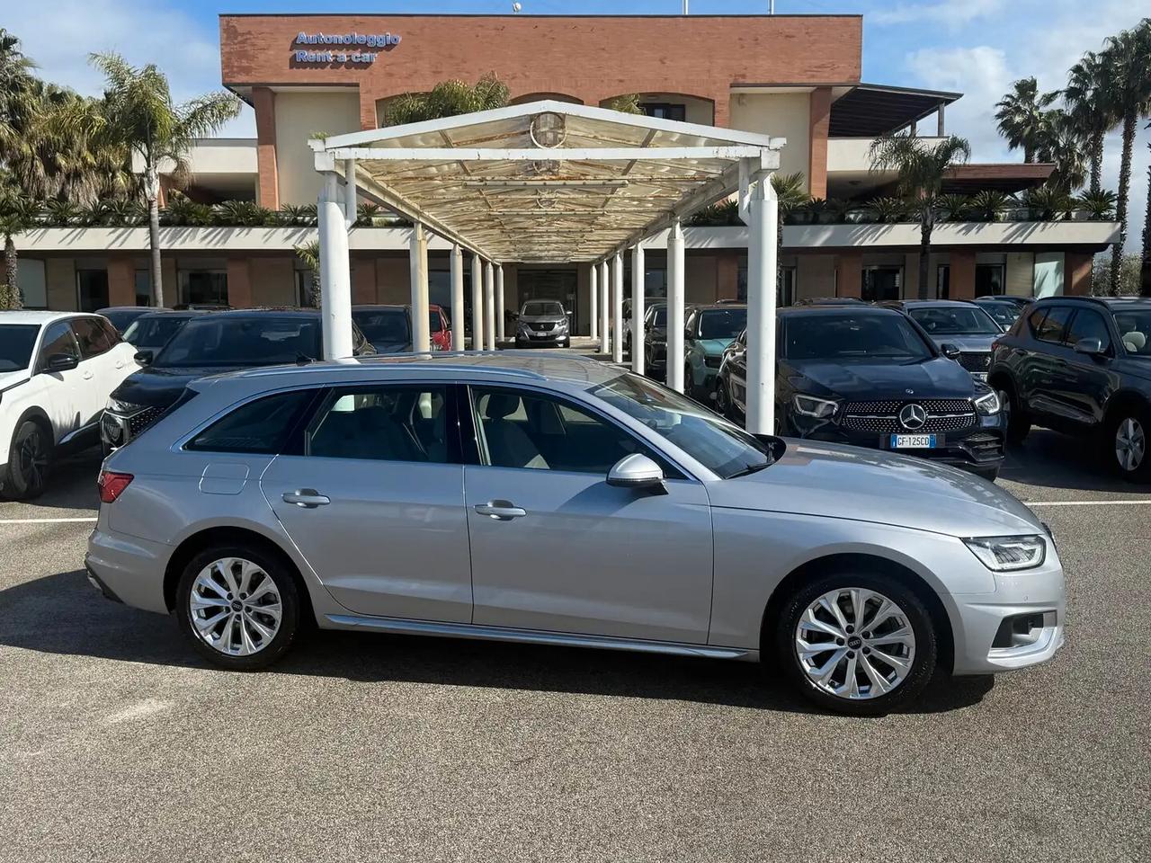 Audi A4 Avant 30 TDI/136 CV Business Advanced
