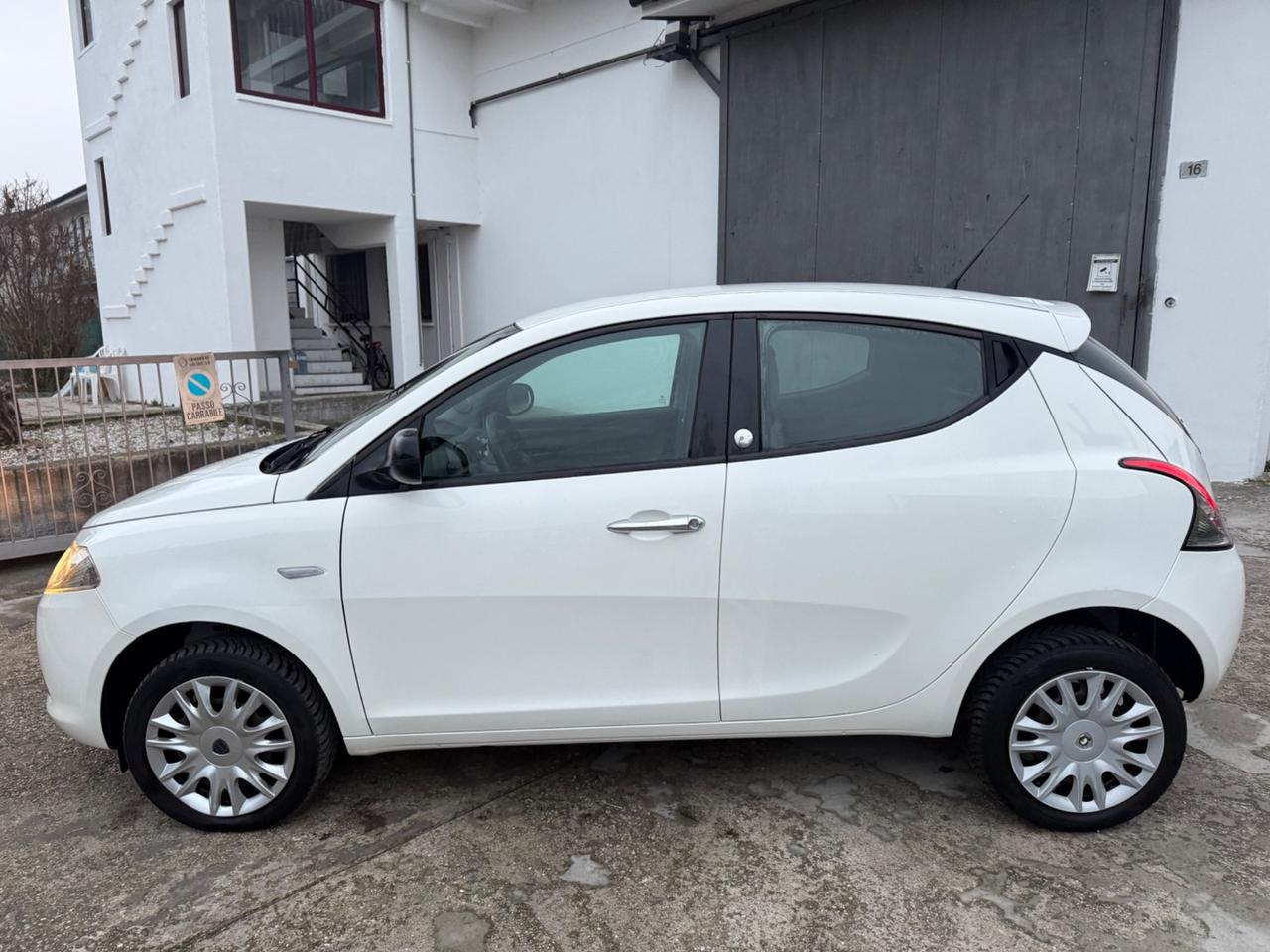 Lancia Ypsilon 0.9 METANO VALIDO 2029 2013 NEOPAT