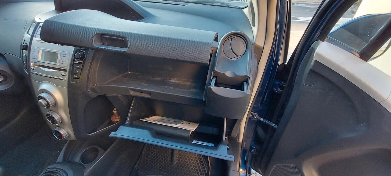 YARIS 1,0 BENZINA/GPL SCADENZA BOMBOLE NEL 2033 GOMME NUOVE IMPECCABILE