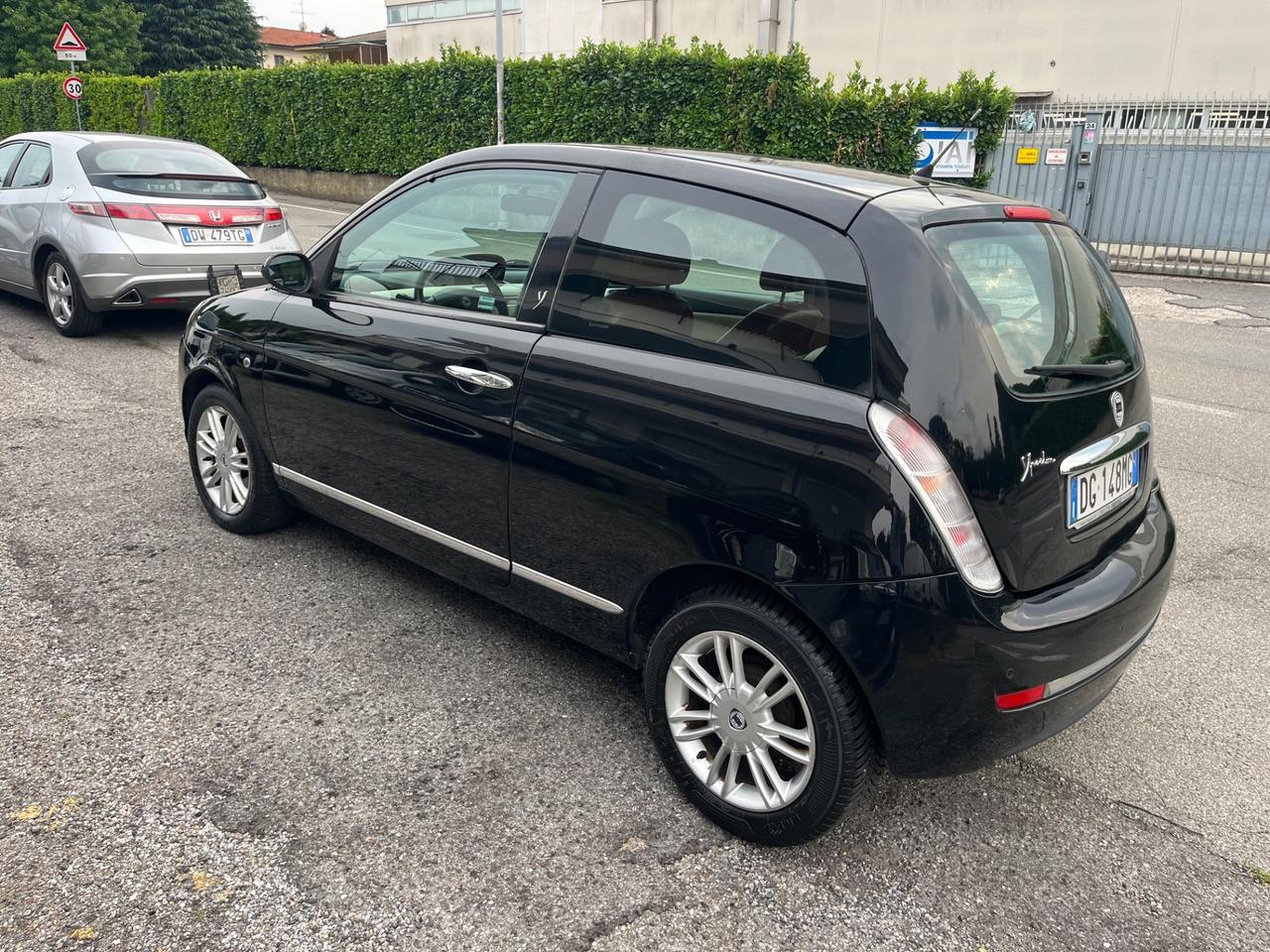 Lancia Ypsilon 1.4 16V Sport MomoDesign