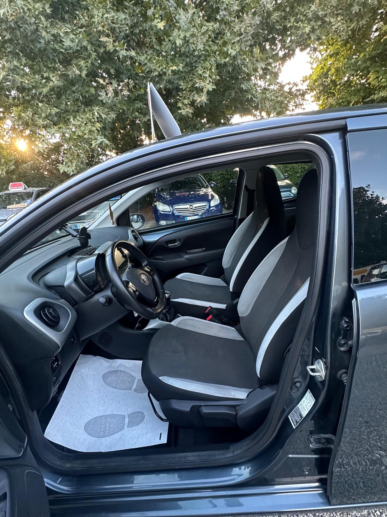Toyota Aygo 1.0 VVT-i 69 CV 5 porte x-cite