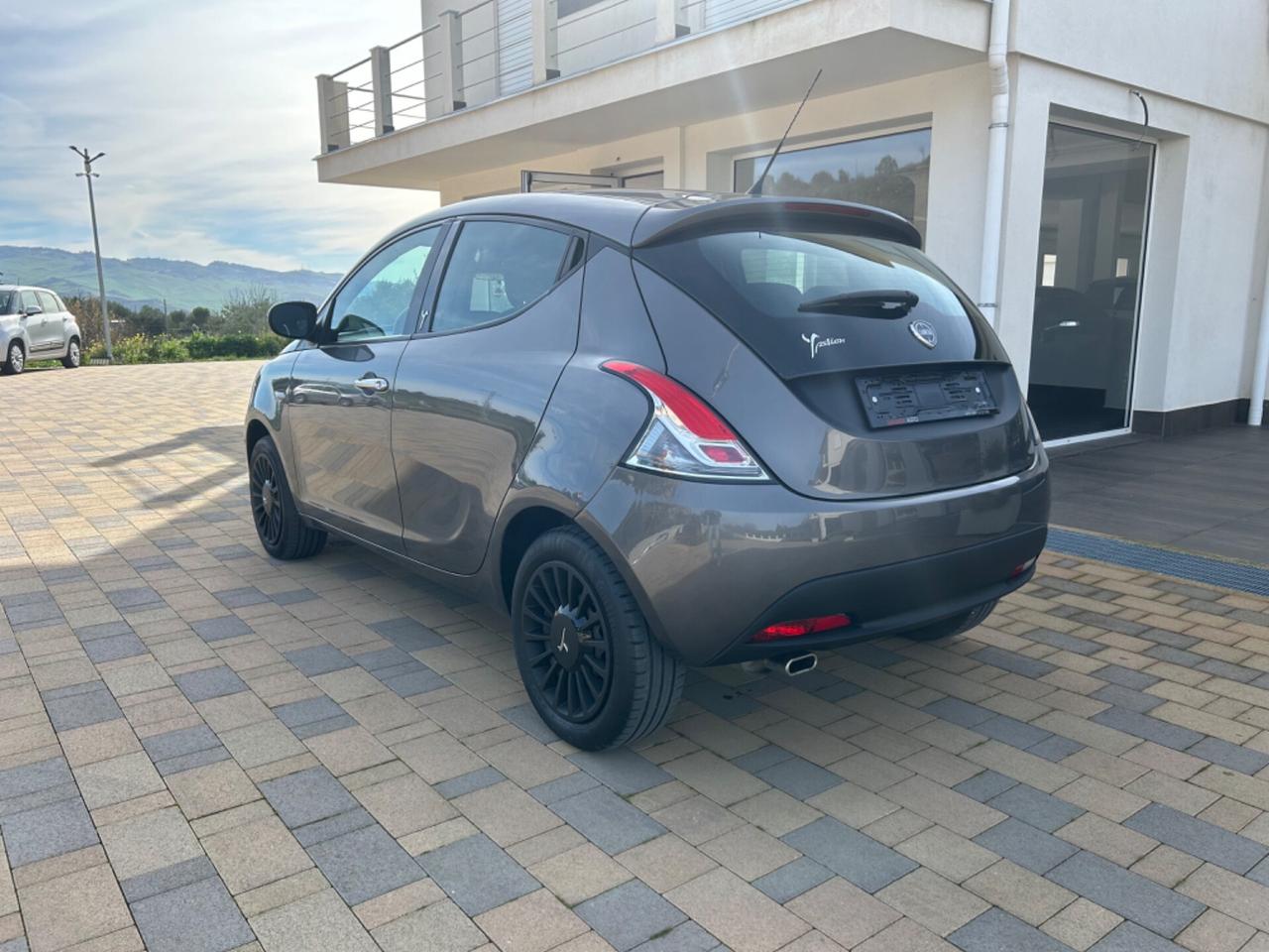 Lancia Ypsilon 1.2 69 CV 5 porte S&S Platinum