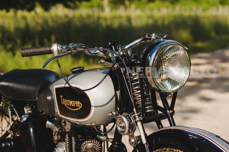 Moto Triumph 350 - anni 50