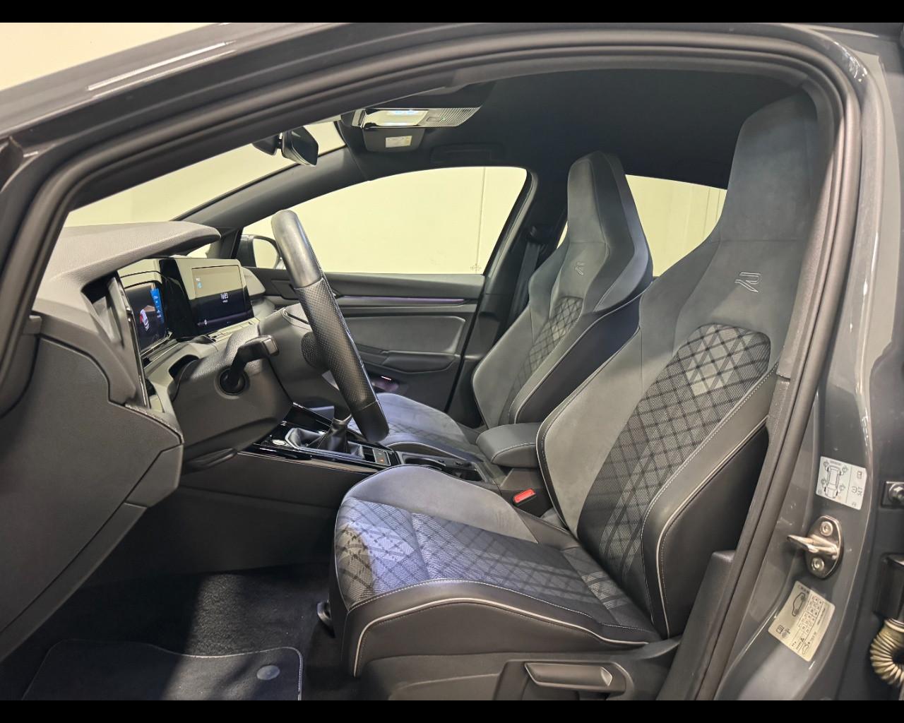 VOLKSWAGEN GOLF TSI EVO R-LINE