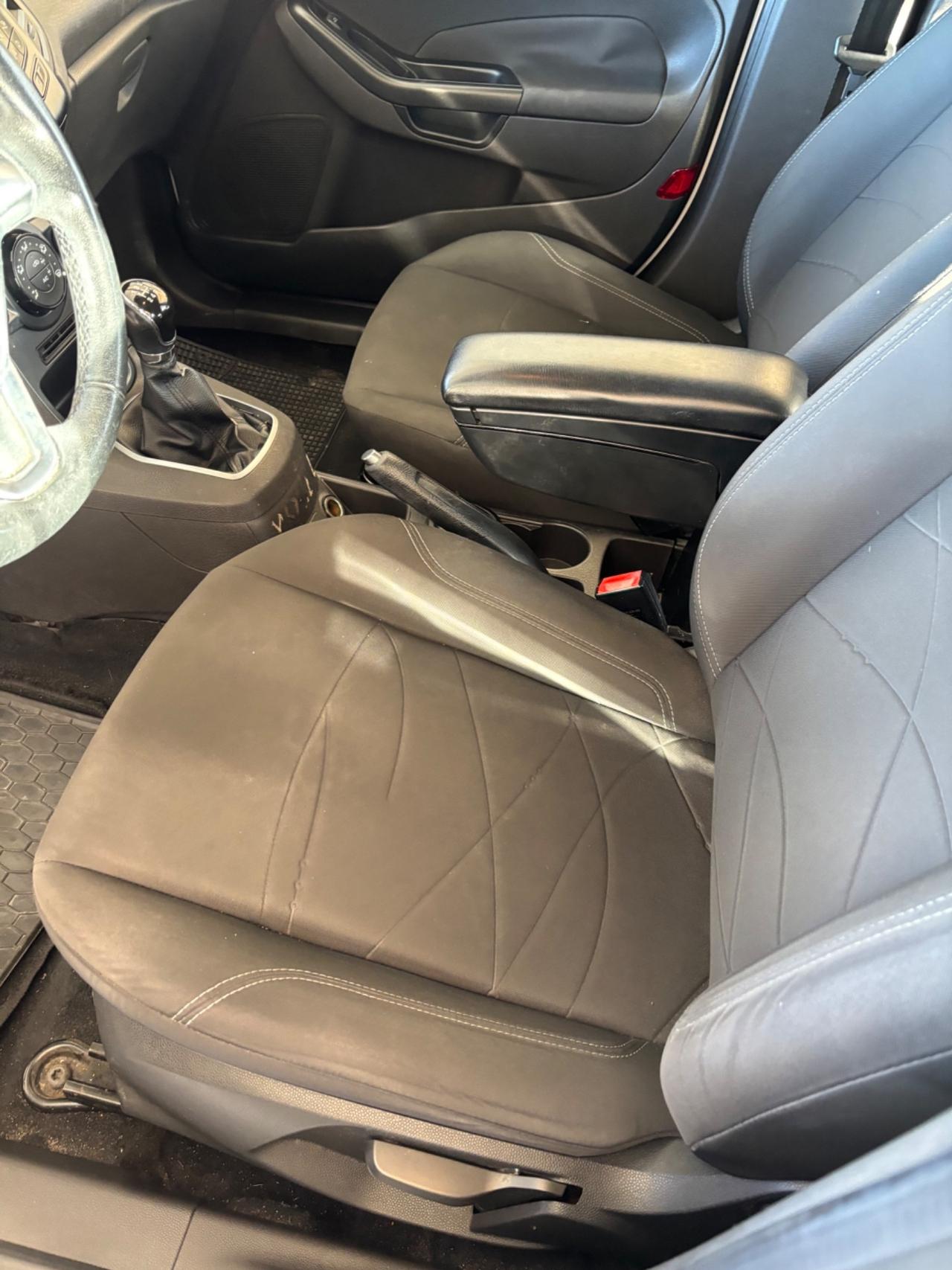 Ford Fiesta 1.0 80CV 5 porte neo patentati