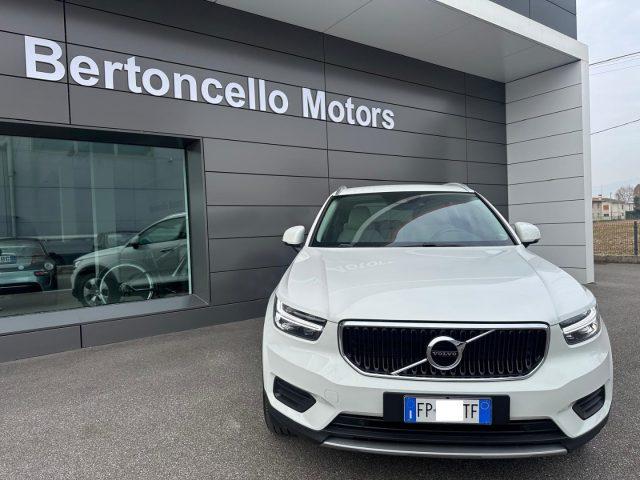 VOLVO XC40 T3 1.5 156cv Momentum MANUALE LED-CARPLAY-LUCI