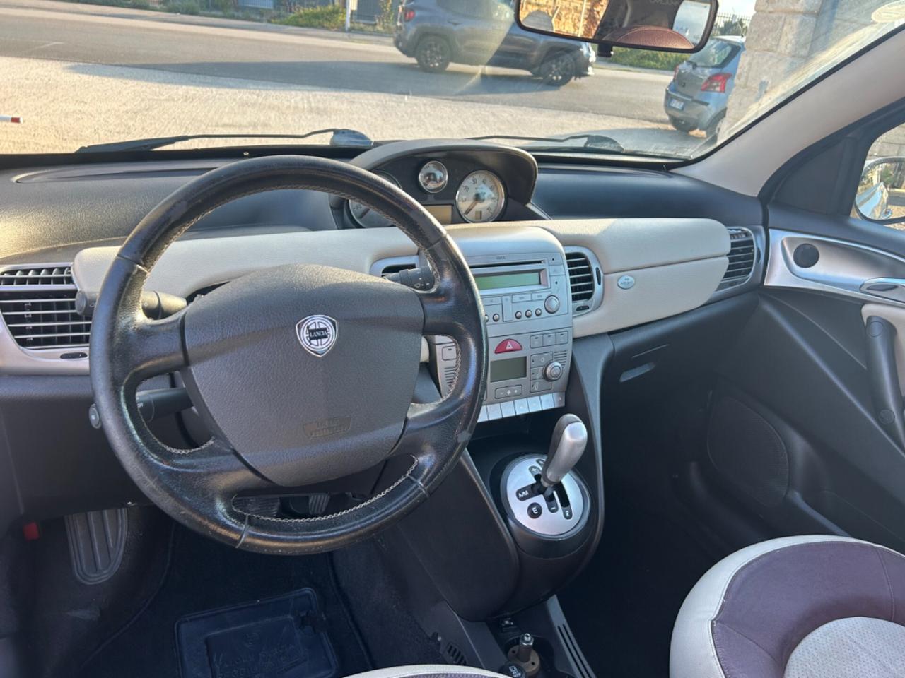 Lancia Ypsilon 1.4 16V Platino GPL