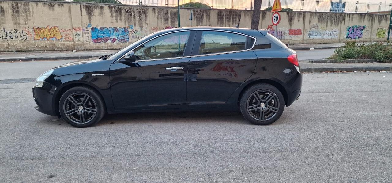 Alfa Romeo Giulietta 1.6 JTDm-2 105 CV Exclusive TOTAL BLACK