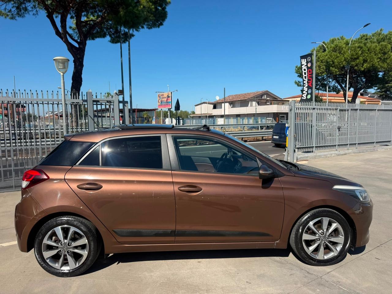 Hyundai i20 1.2 84 CV tetto apribile