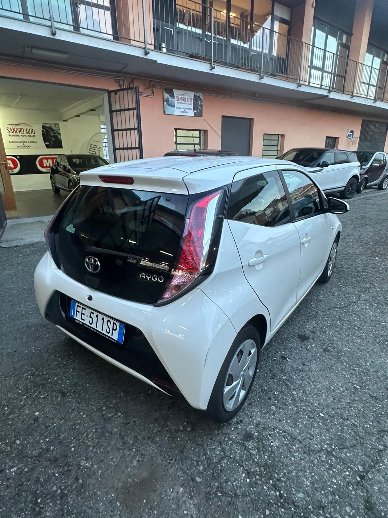 Toyota Aygo 1.0 VVT-i 69 CV 5 porte x-play