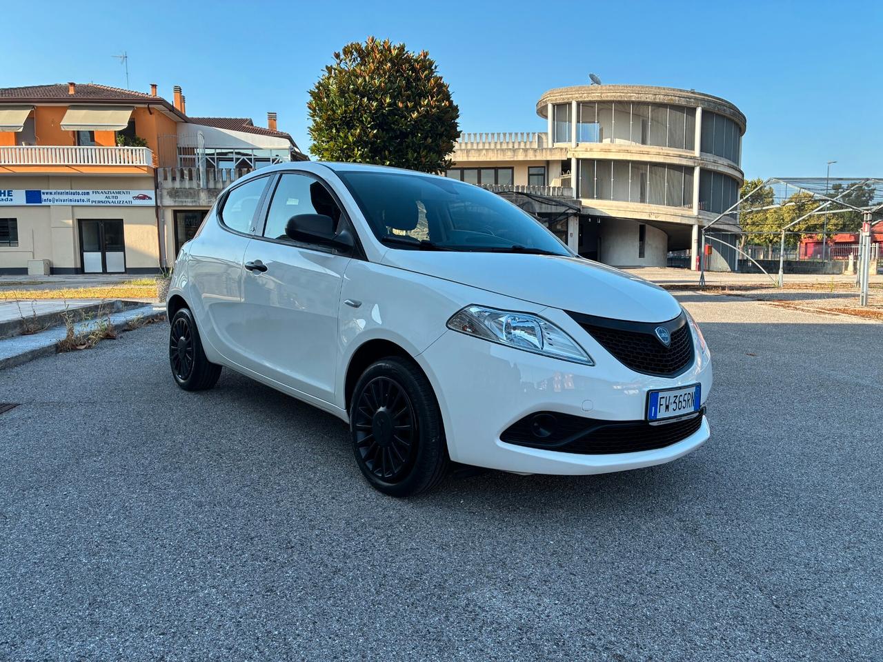Lancia Ypsilon 1.2 69 CV Elefantino Blu 5 POSTI