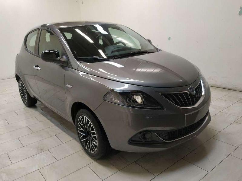 Lancia Ypsilon 1.0 firefly hybrid Platino s&s 70cv