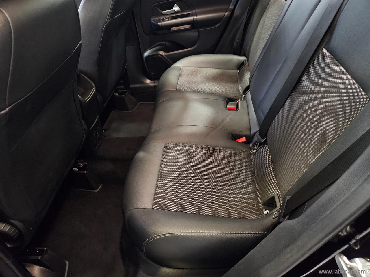 MERCEDES-BENZ GLA 180 d Automatic Business Extra