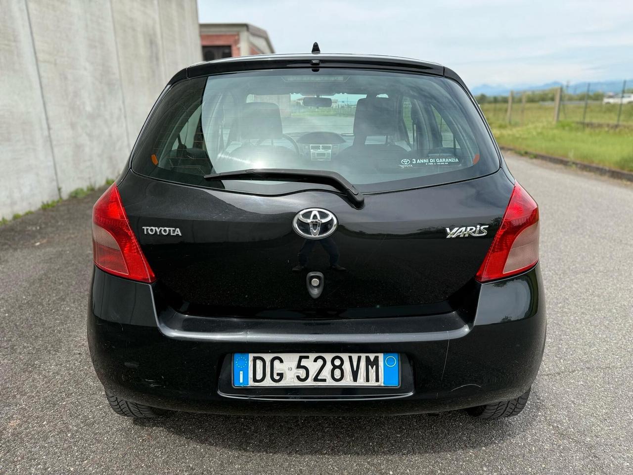Toyota Yaris 1.0 5 porte 69cv NEOPATENTATI