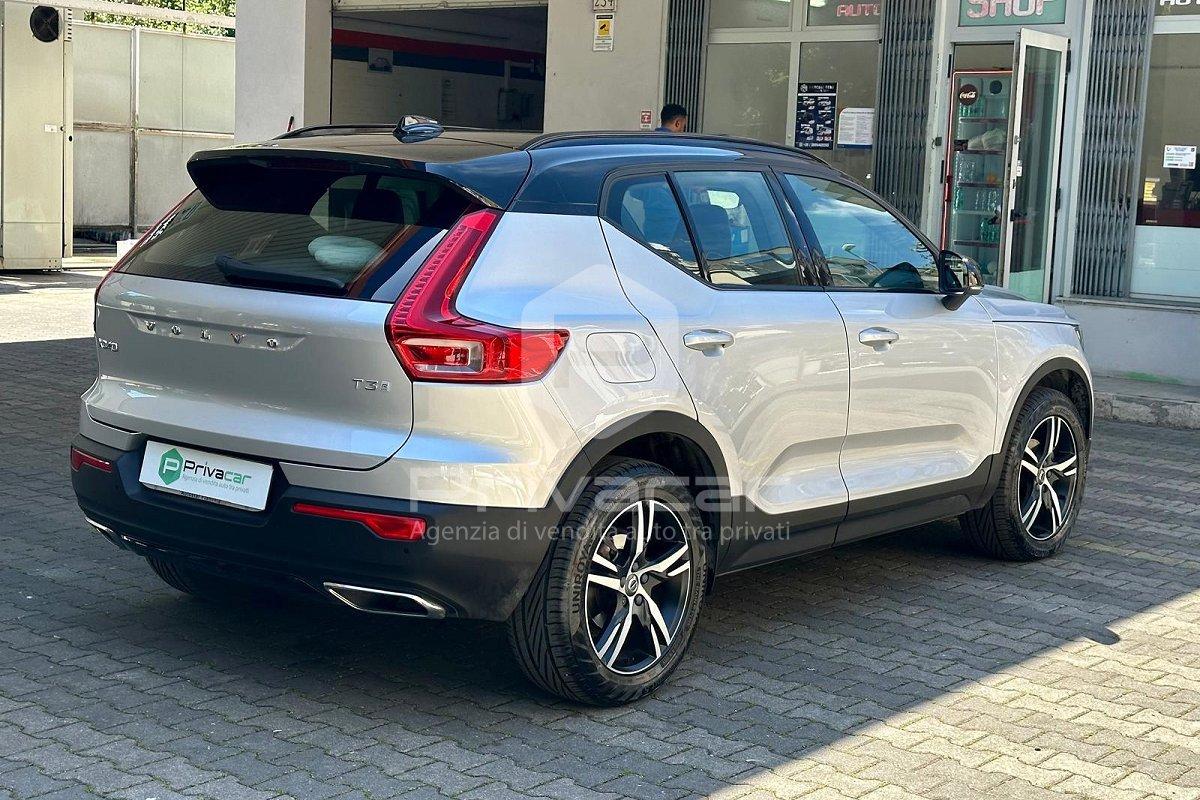 VOLVO XC40 T3 R-design