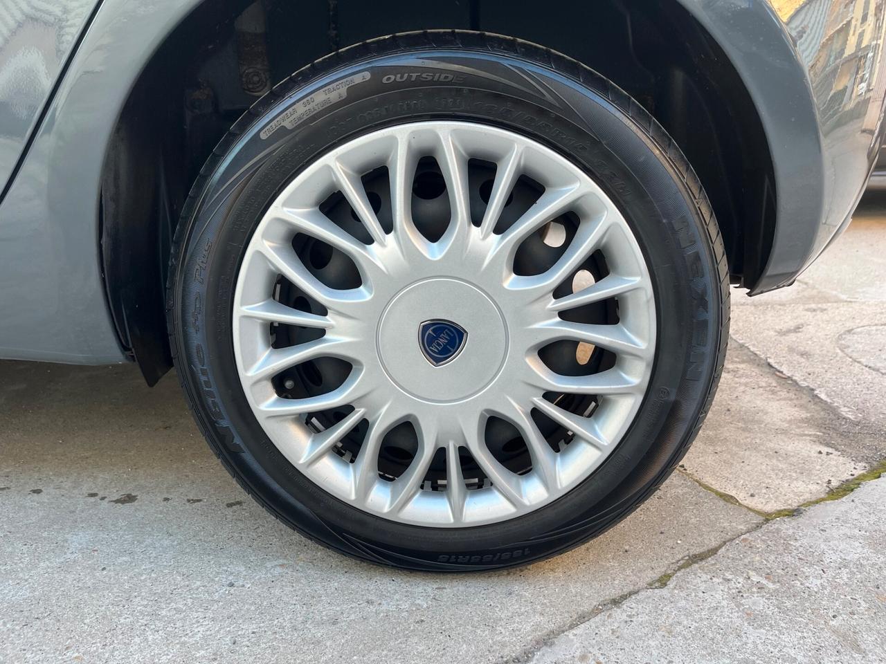 Lancia Ypsilon 1.2 69 CV 5 porte Platinum
