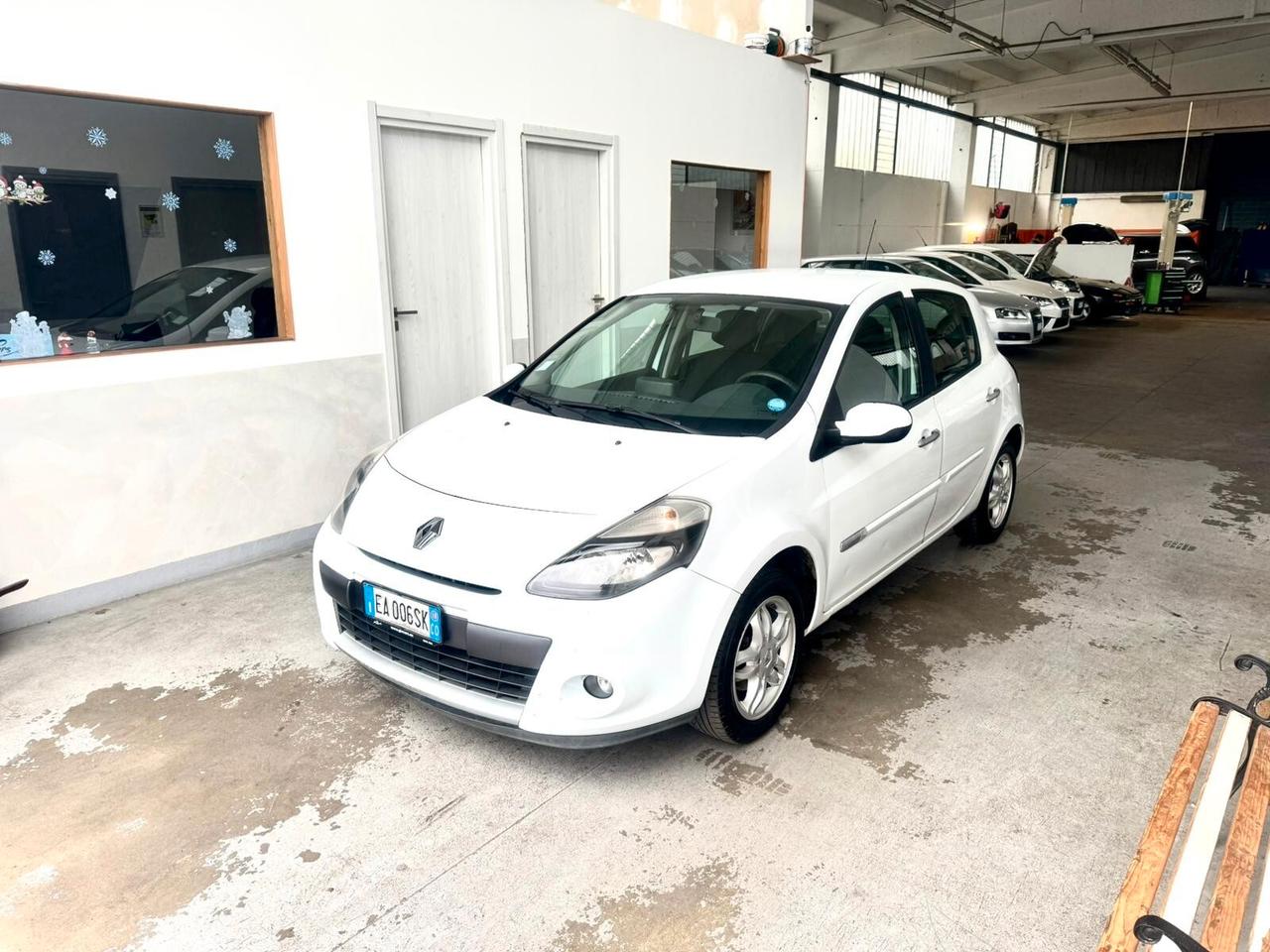 Renault Clio 1.2 16V 5 porte Dynamique Neopatentati