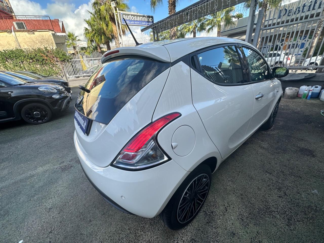 Lancia Ypsilon 1.2 69 CV 5 porte GPL Ecochic Silver