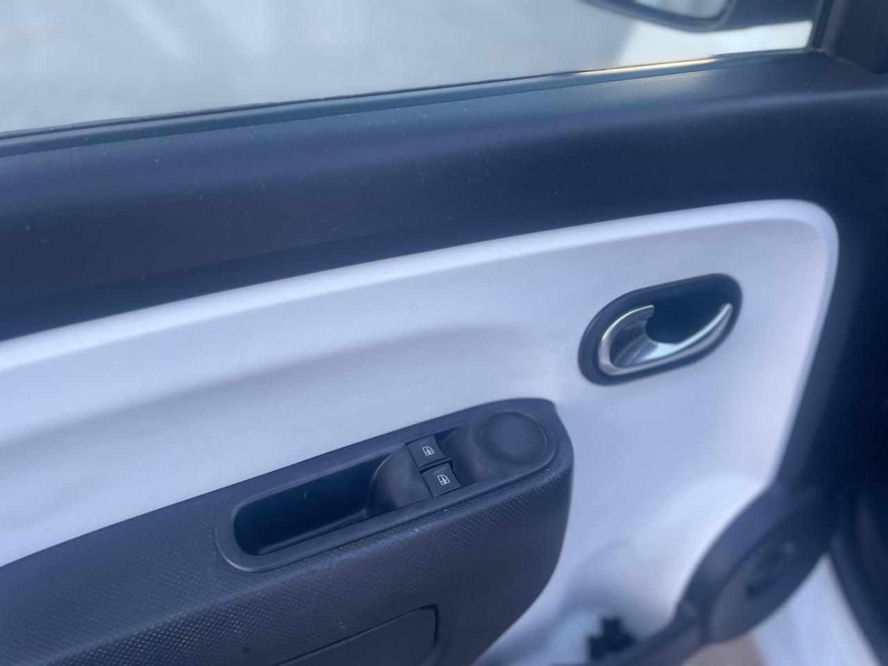 Renault Twingo 1.0 SCe Live 2015