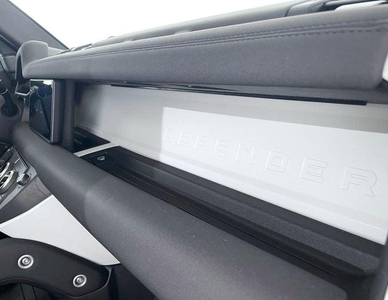 Land Rover Defender 3.0 D6 250 110 HSE AWD auto.