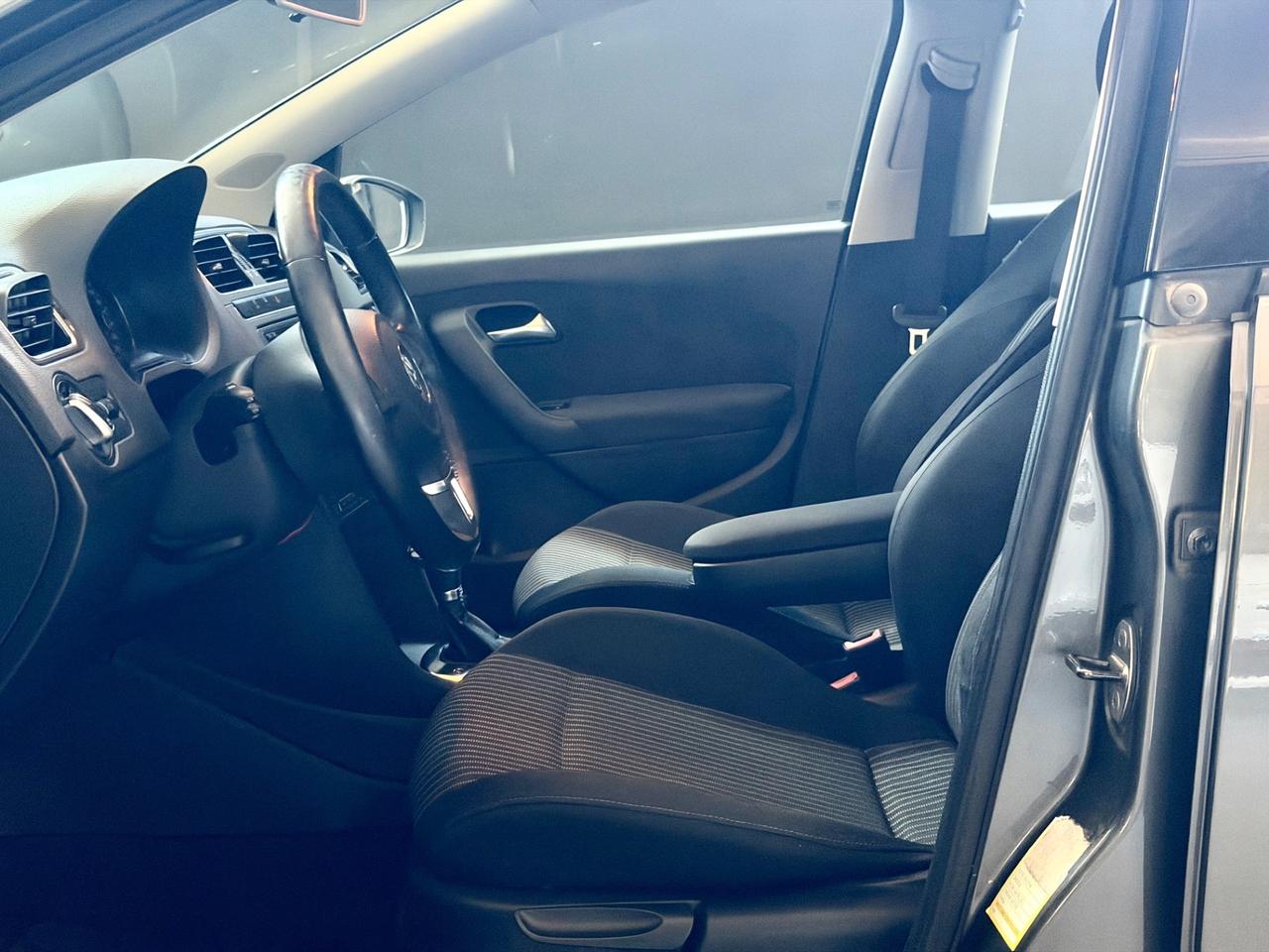 Volkswagen Polo 1.6 TDI 90CV - CAMBIO AUTOMATICO