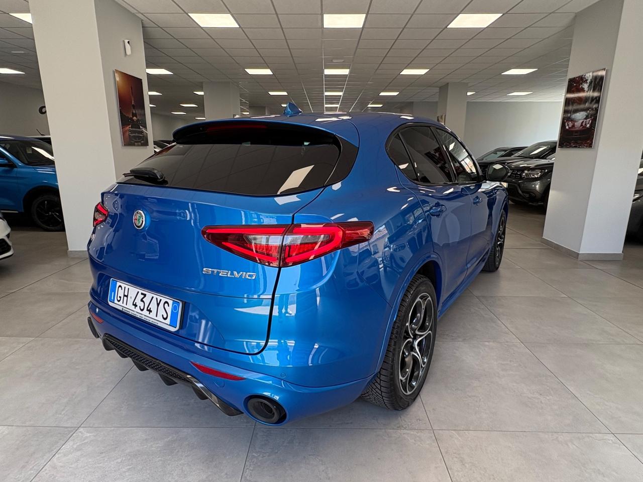 Stelvio 2.0 Turbo 280 Q4 Veloce 2022 km 104000