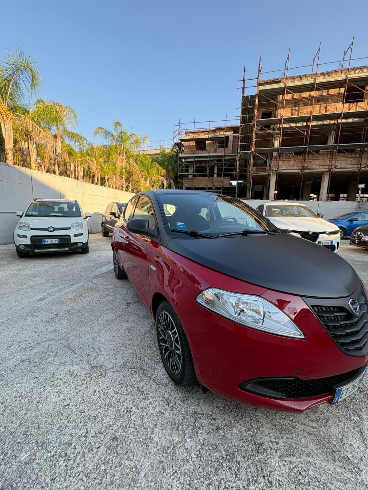 Lancia Ypsilon 1.2 69 CV 5 porte S Momodesign