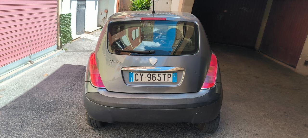 Lancia Ypsilon 1.2 16V Oro