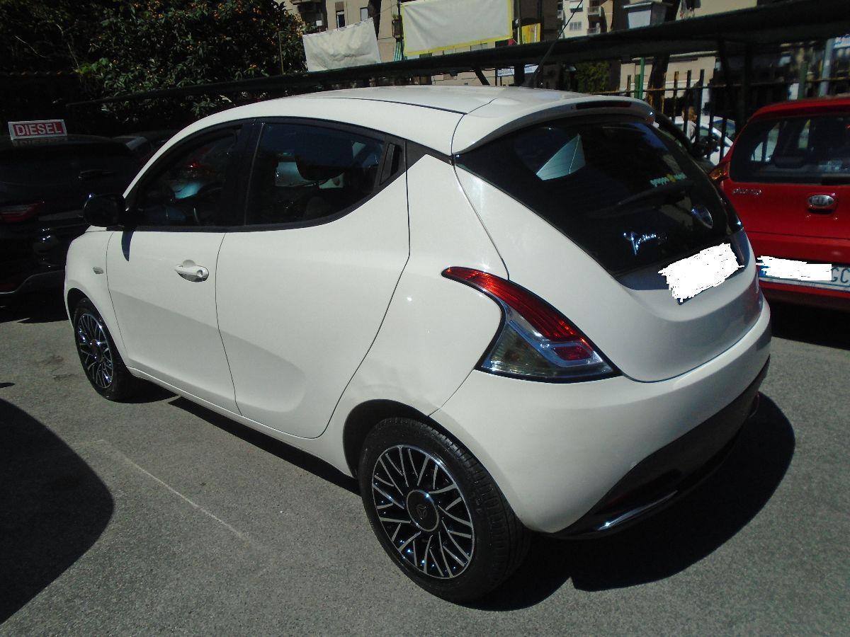Ypsilon'15 1.2 8V S Momodes. 87000 km E6 OK NEOP