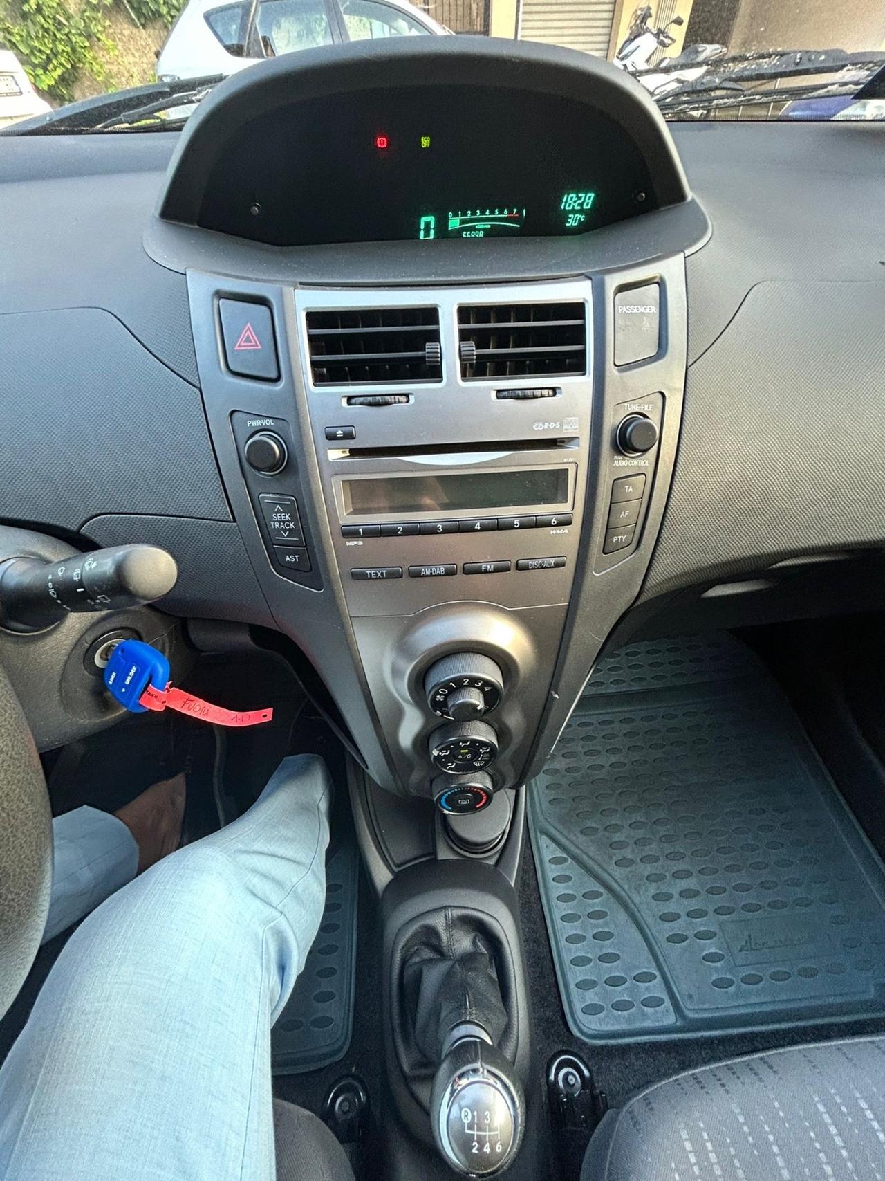 Toyota Yaris 1.0 5 porte Sol