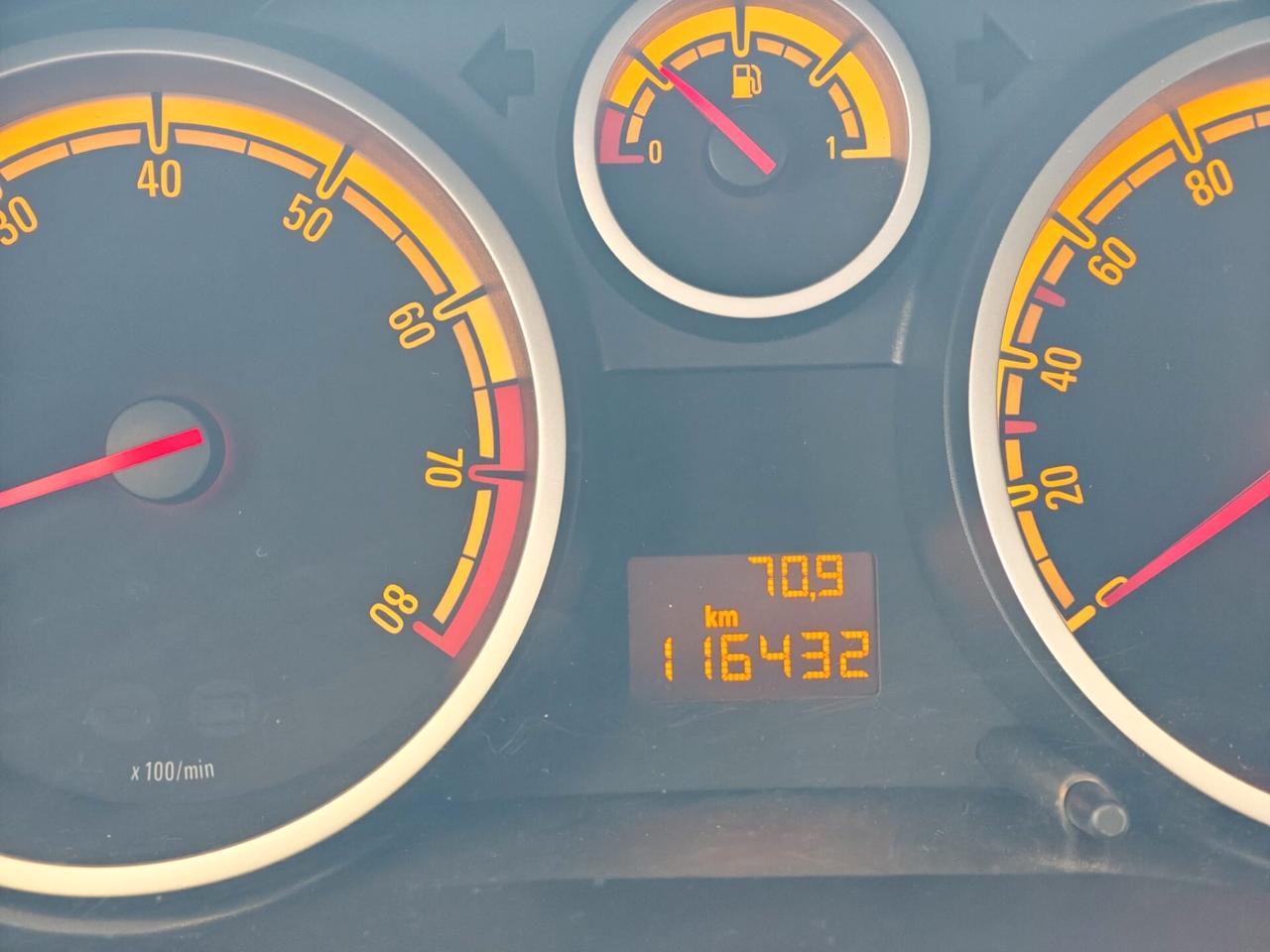 Opel Corsa 1.2 3 porte b-color