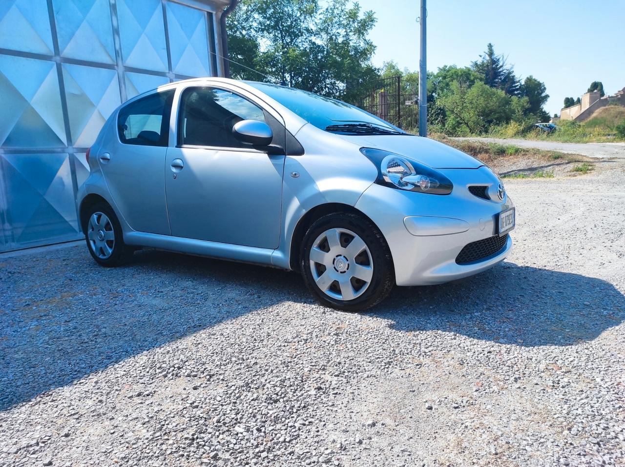 Toyota Aygo 1.0 12V VVT-i 5 porte Sol