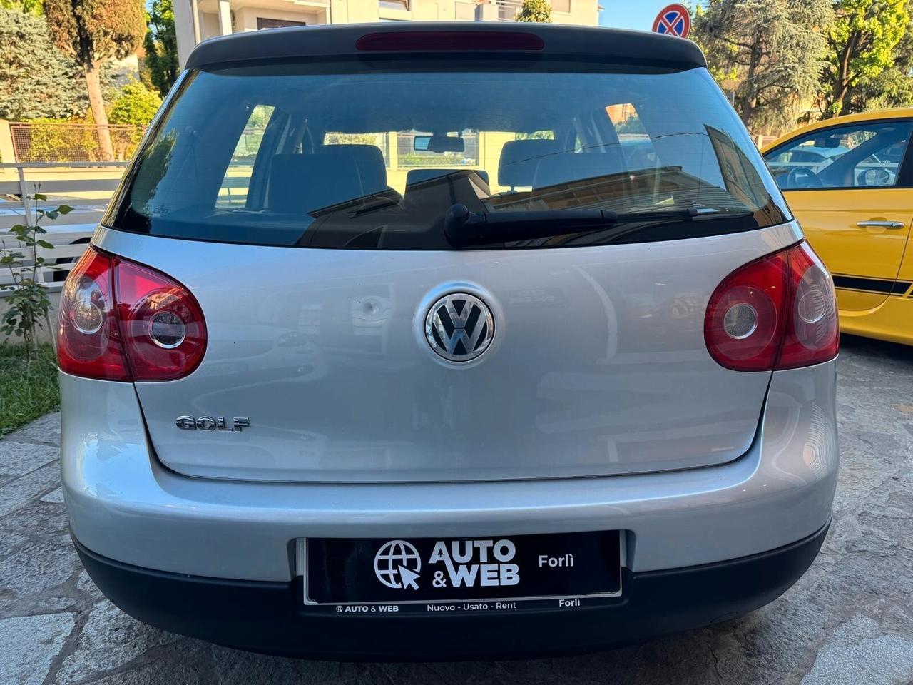 VW GOLF 1.6 16V FSI 5p. NEOPATENTATI