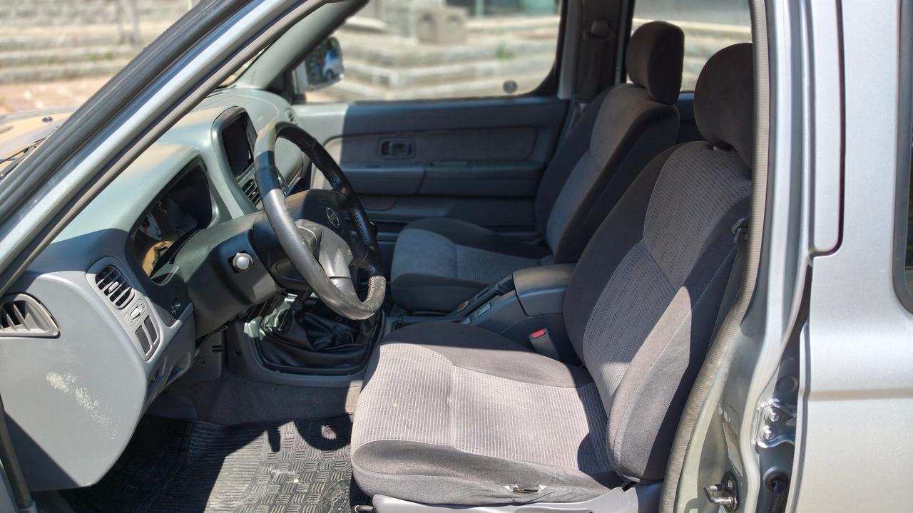 Nissan Navara Double Cab 2.5 td 133cv