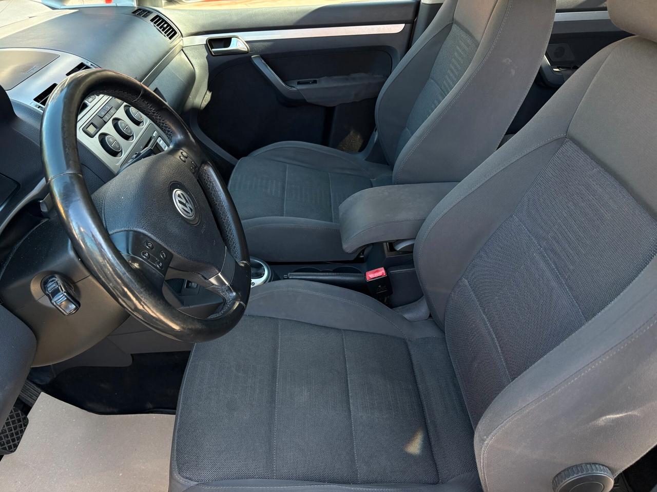 Volkswagen Touran 2.0 TDI DPF DSG Highline 7 POSTI