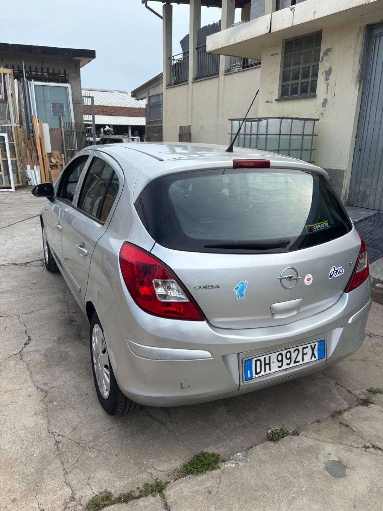 Opel Corsa 1.2 5 porte Cosmo