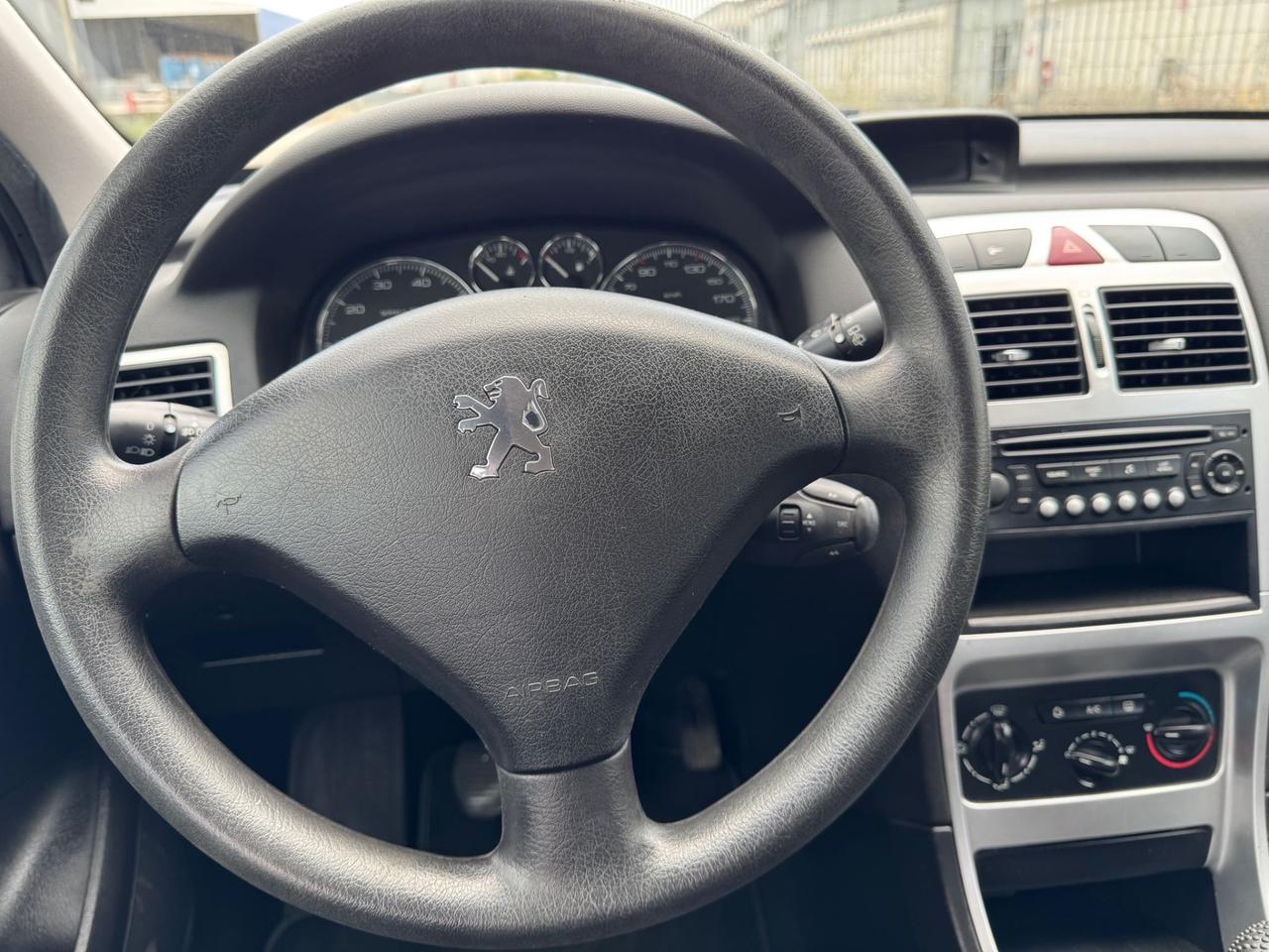 Peugeot 307 1.4 16V 5p. 143000 km