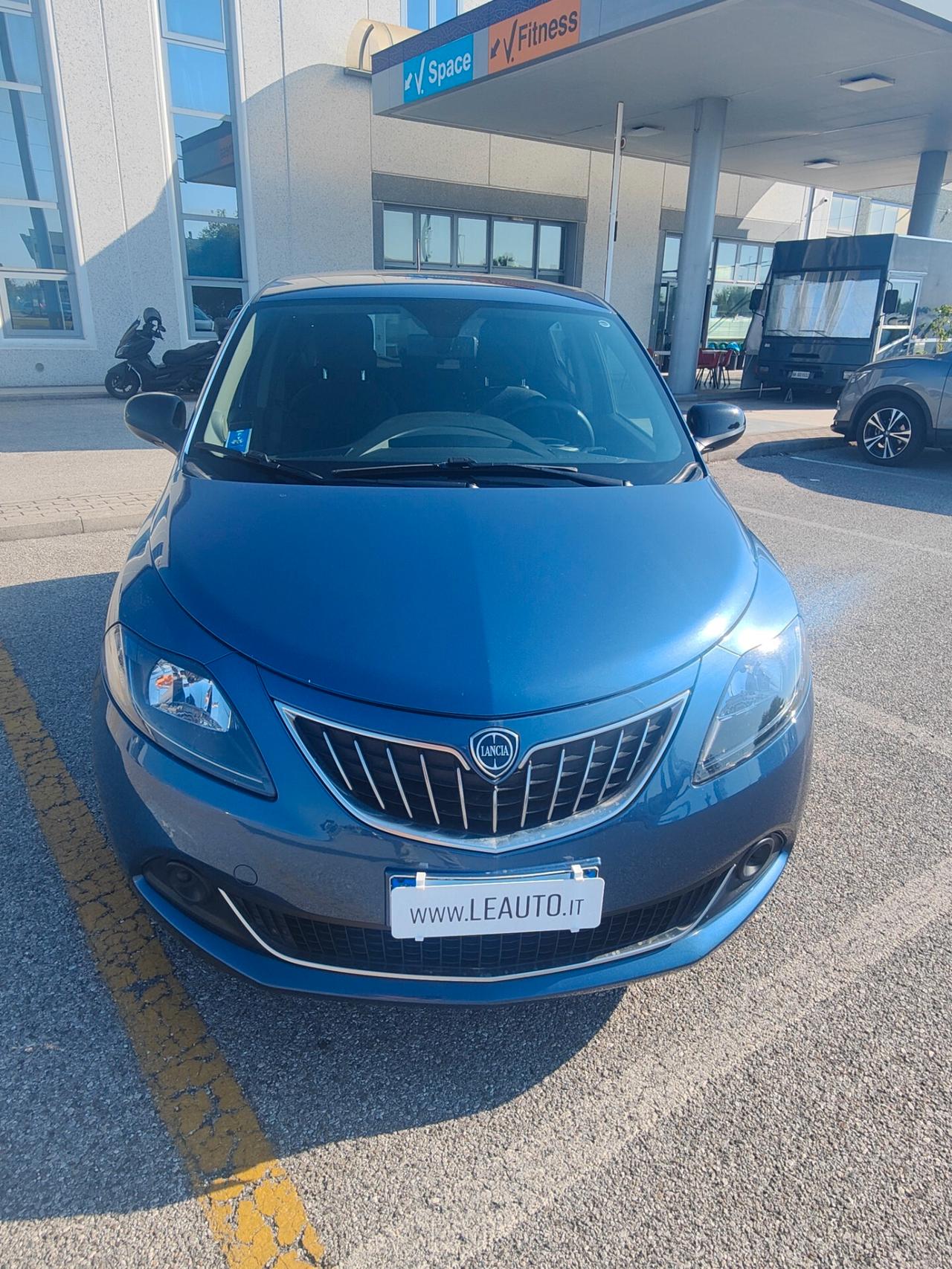 Lancia Ypsilon 1.0 FireFly 5 porte S&S Hybrid Silver