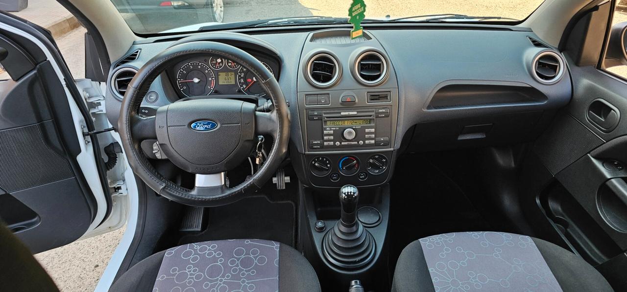 Ford Fiesta 1.2 16V 5p. Ghia