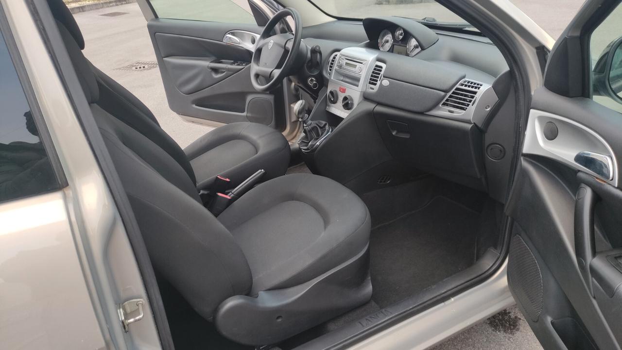 Lancia Ypsilon 1.2 69 CV SOLI 80000km NEOPATENTATI - 2011