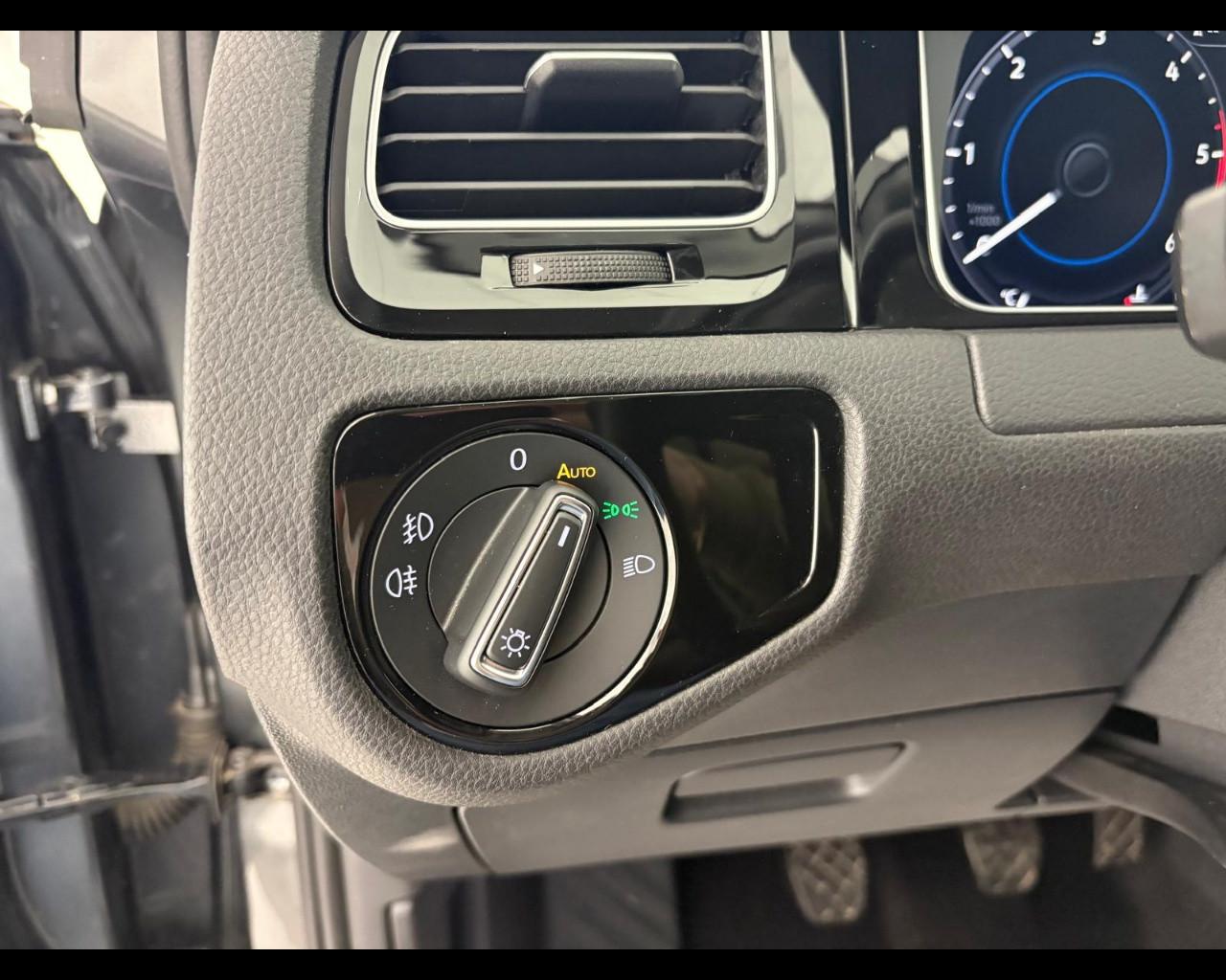 VOLKSWAGEN Golf 5p 1.6 tdi Executive 115cv