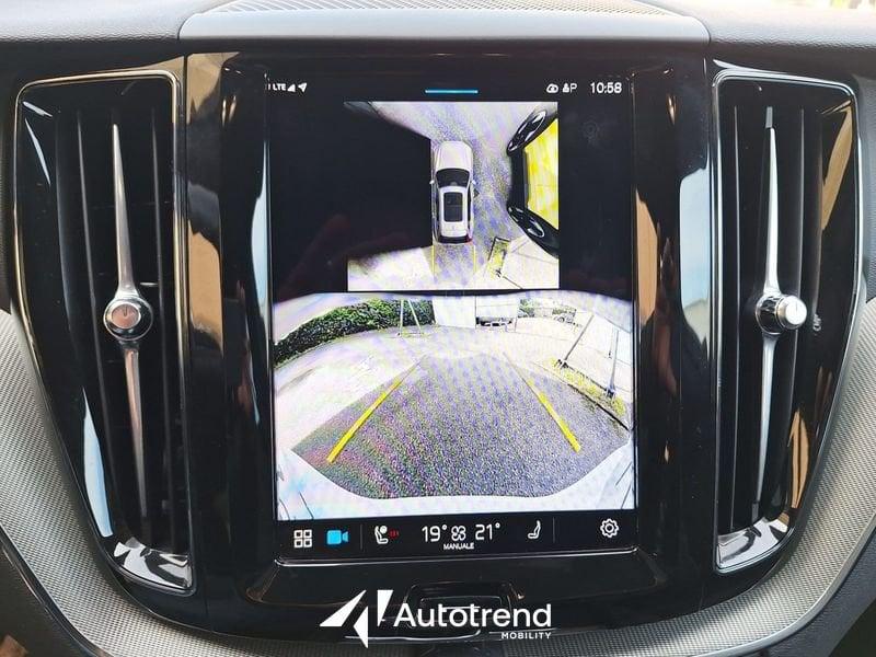 Volvo XC60 B5 250+14 CV AWD Automatica Mild Hybrid Plus Dark